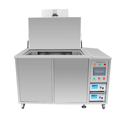 líquido de limpeza ultrassônico automático do PLC das peças de motor 360L com filtragem e sistema do elevador